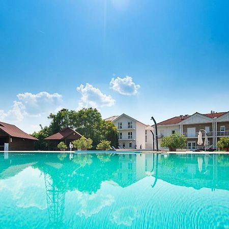 Ferienwohnung Aranyszarvas Panzio, Etterem Es Grillterasz Exterior foto