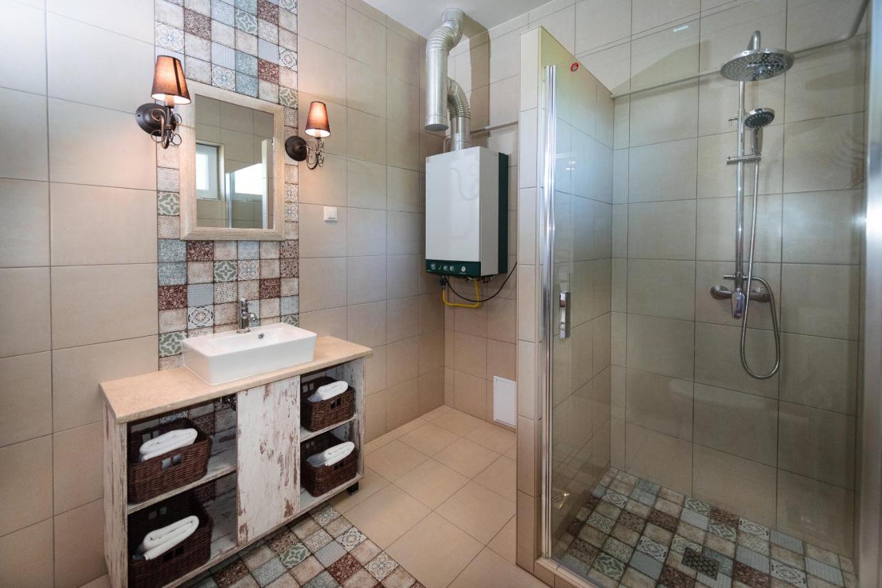 Ferienwohnung Aranyszarvas Panzio, Etterem Es Grillterasz Exterior foto