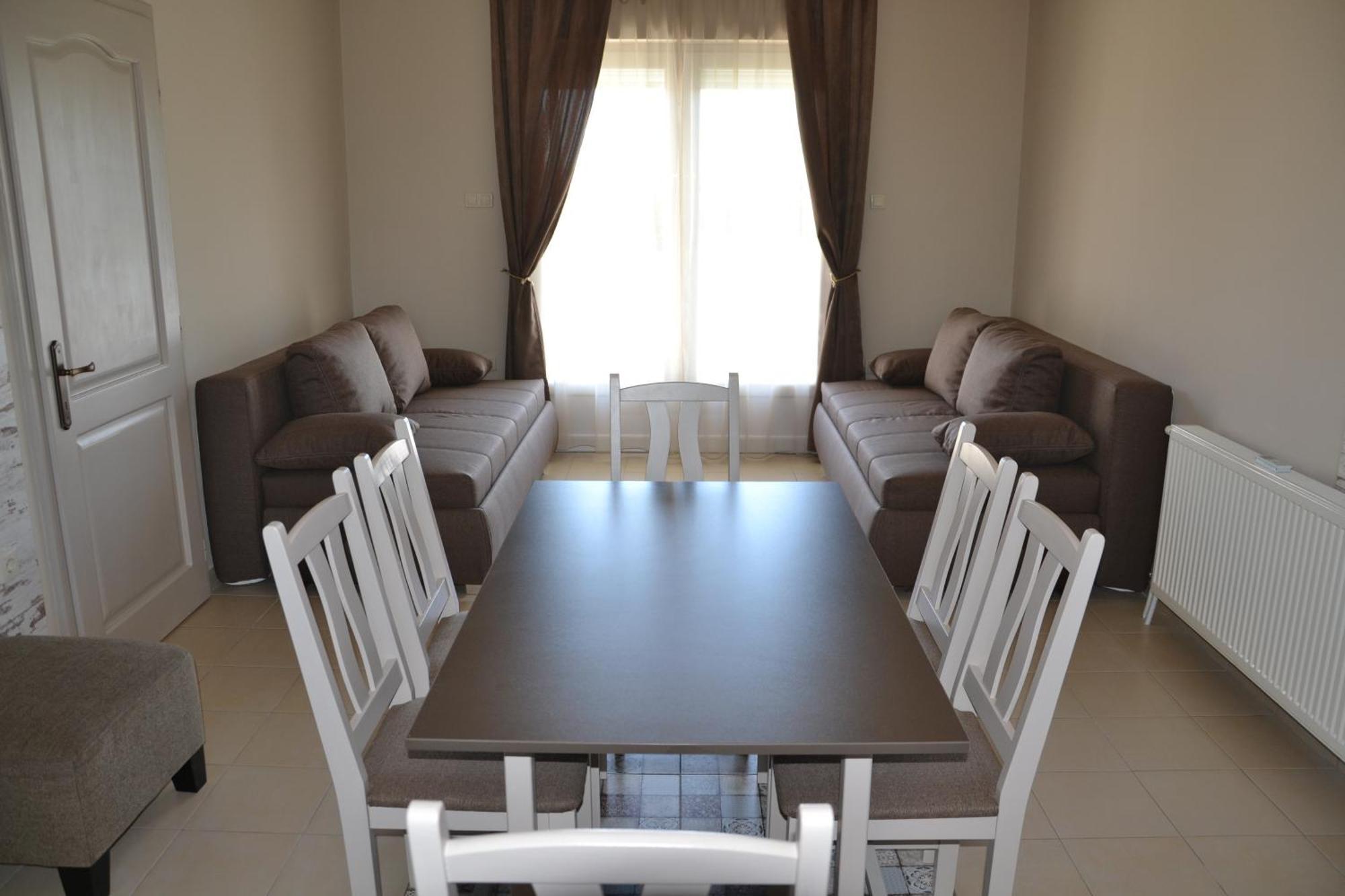 Ferienwohnung Aranyszarvas Panzio, Etterem Es Grillterasz Exterior foto