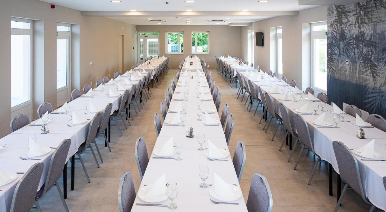 Ferienwohnung Aranyszarvas Panzio, Etterem Es Grillterasz Exterior foto