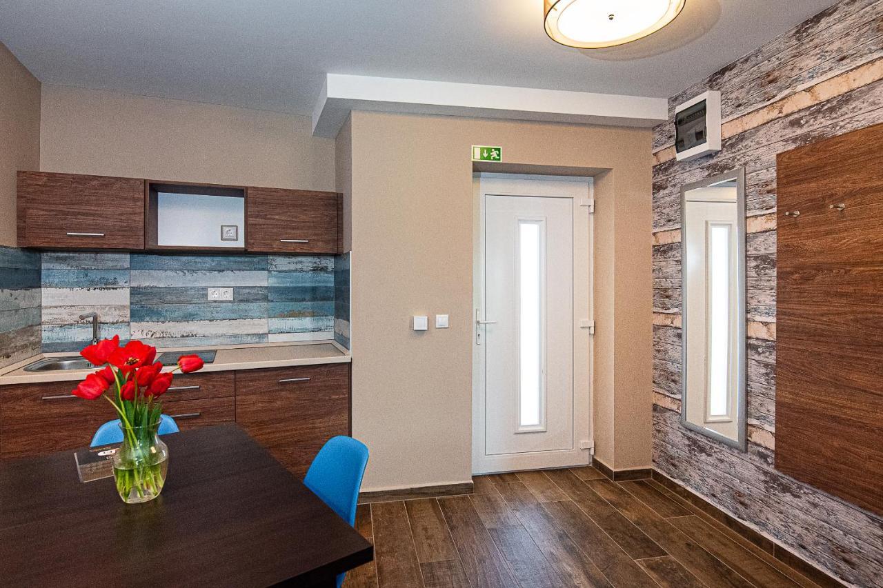 Ferienwohnung Aranyszarvas Panzio, Etterem Es Grillterasz Exterior foto