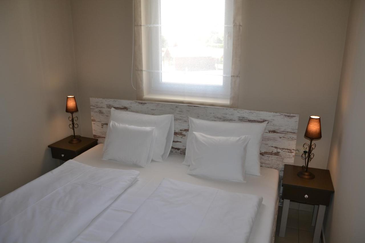 Ferienwohnung Aranyszarvas Panzio, Etterem Es Grillterasz Exterior foto