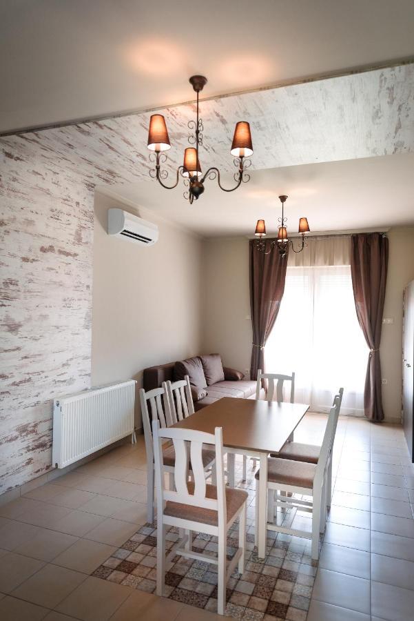Ferienwohnung Aranyszarvas Panzio, Etterem Es Grillterasz Exterior foto